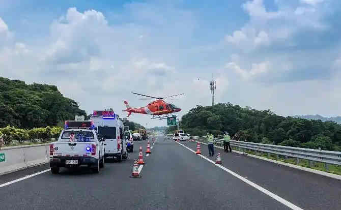 尉犁高速公路汽车救援案例