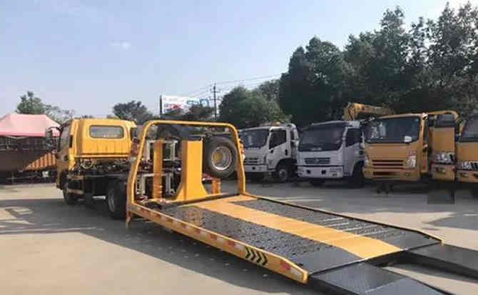 尉犁汽车中途维修案例